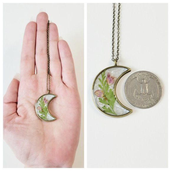 !!SOLD!! Floral Moon Necklace Lavender Green Pressed Flowers Crescent Pendant - Picture 6 of 10
